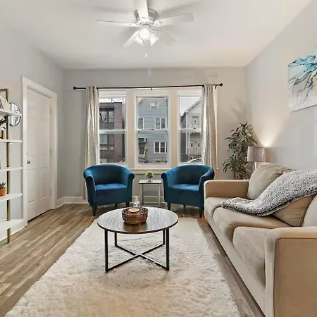 Explore The City Sleek 2Br Gem In North Chicago
